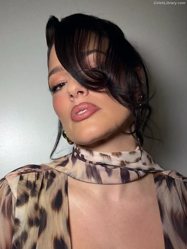 Ashley Graham photo 23 of 424