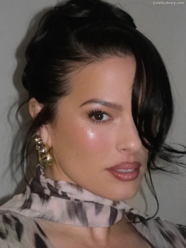 Ashley Graham photo 1 of 424