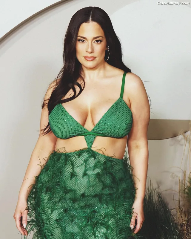 Ashley Graham photo 12 of 424