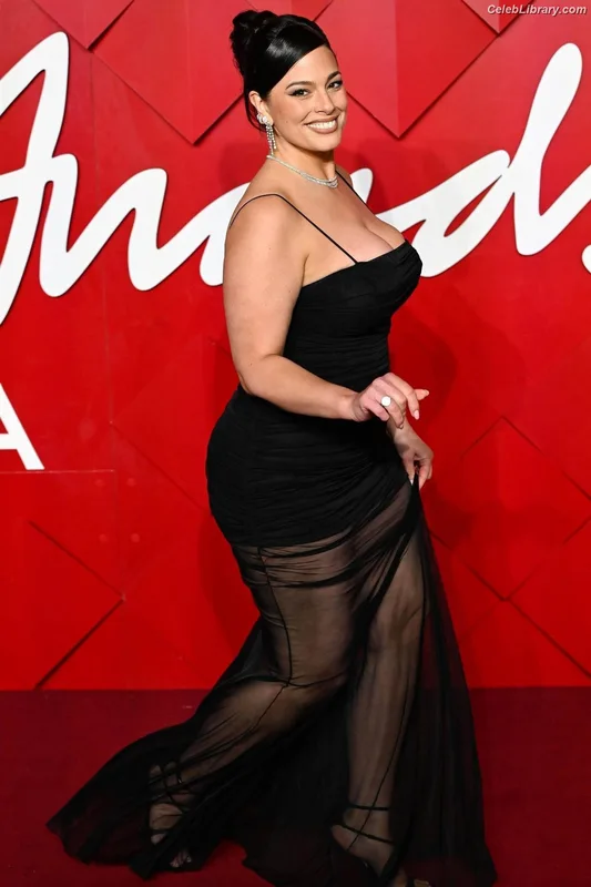 Ashley Graham photo 19 of 424
