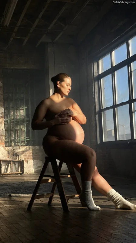 Ashley Graham photo 23 of 424