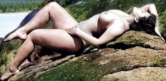Ashley Graham photo 15 of 424
