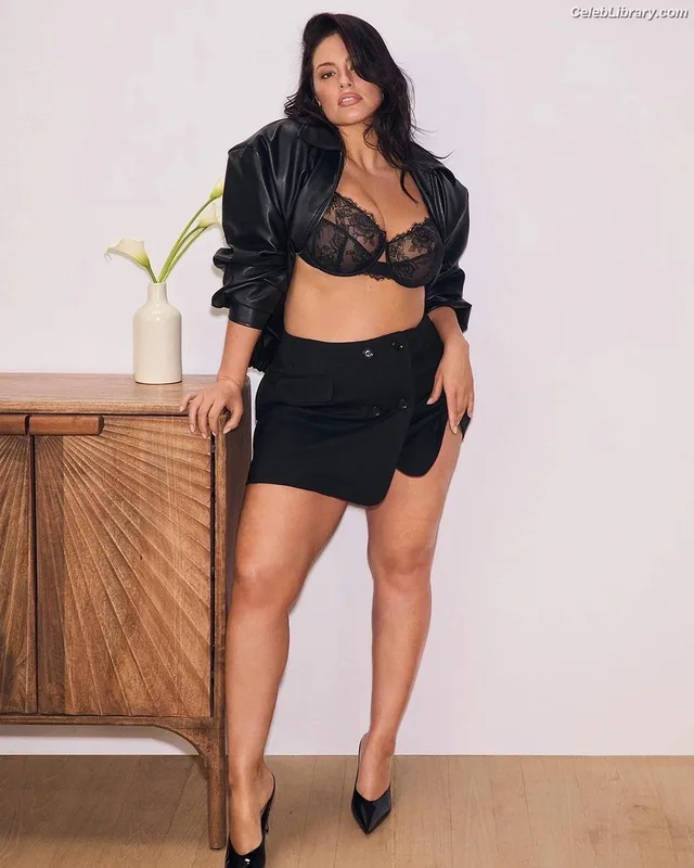Ashley Graham photo 3 of 424