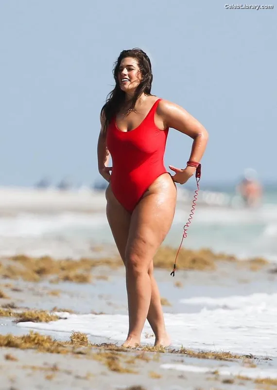 Ashley Graham photo 15 of 424