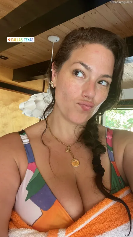 Ashley Graham photo 20 of 424