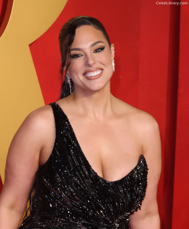 Ashley Graham photo 1 of 424