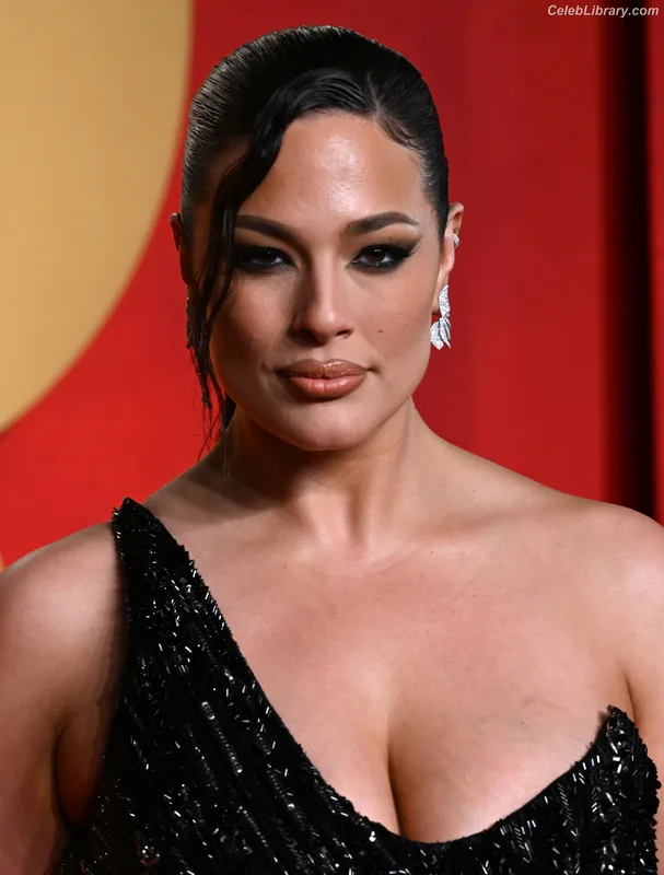 Ashley Graham photo 6 of 424