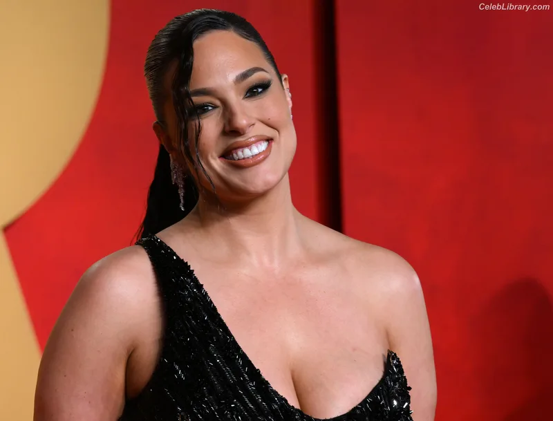 Ashley Graham photo 7 of 424