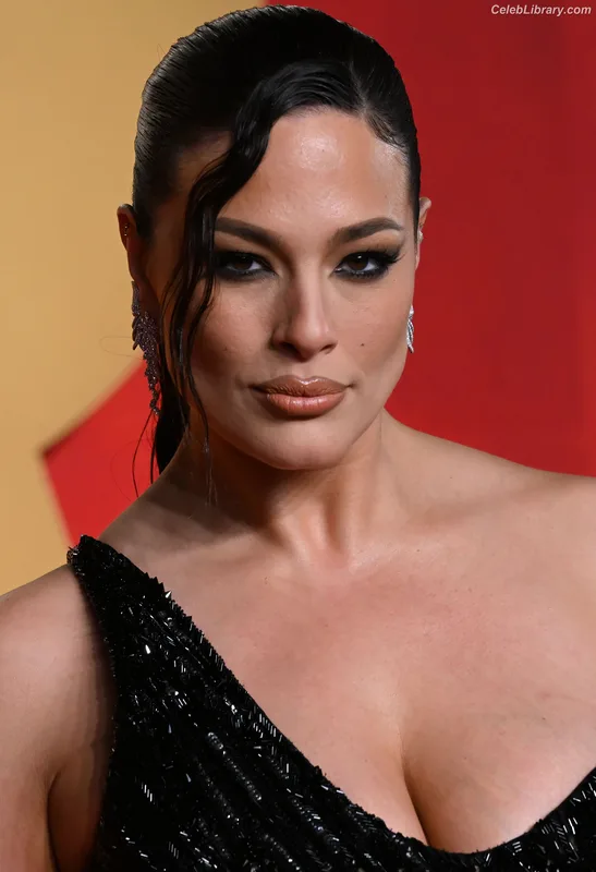 Ashley Graham photo 8 of 424