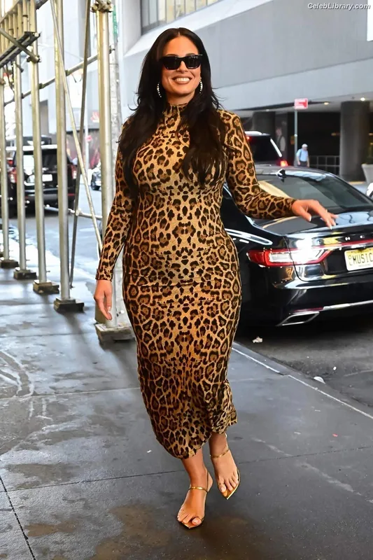 Ashley Graham photo 15 of 424