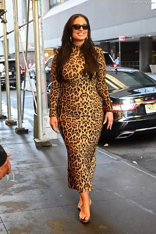 Ashley Graham photo 16 of 424