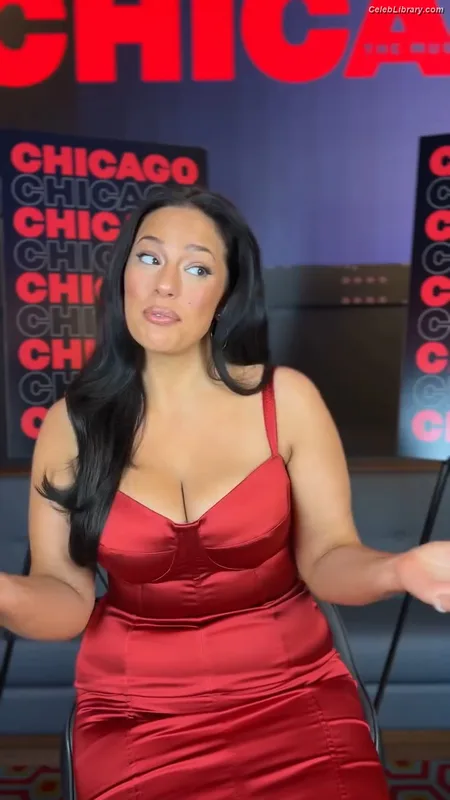 Ashley Graham photo 2 of 424