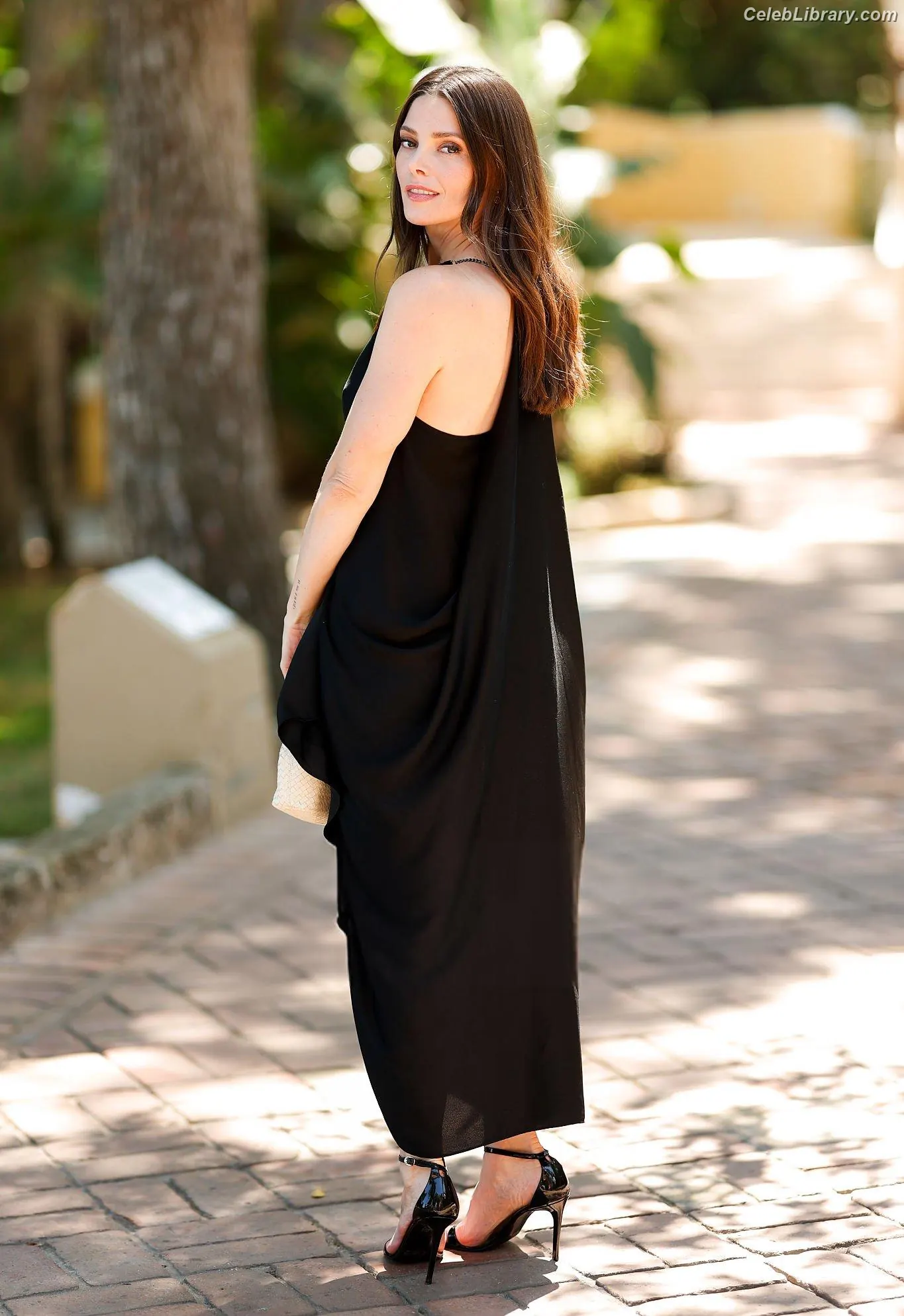 Ashley Greene photo 16 of 212
