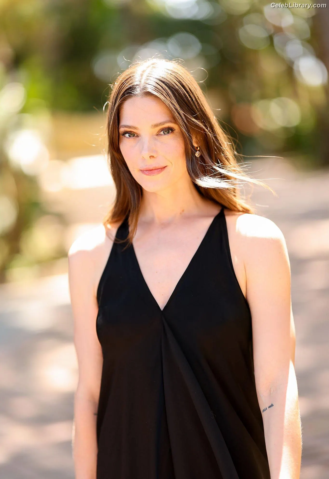 Ashley Greene photo 22 of 212