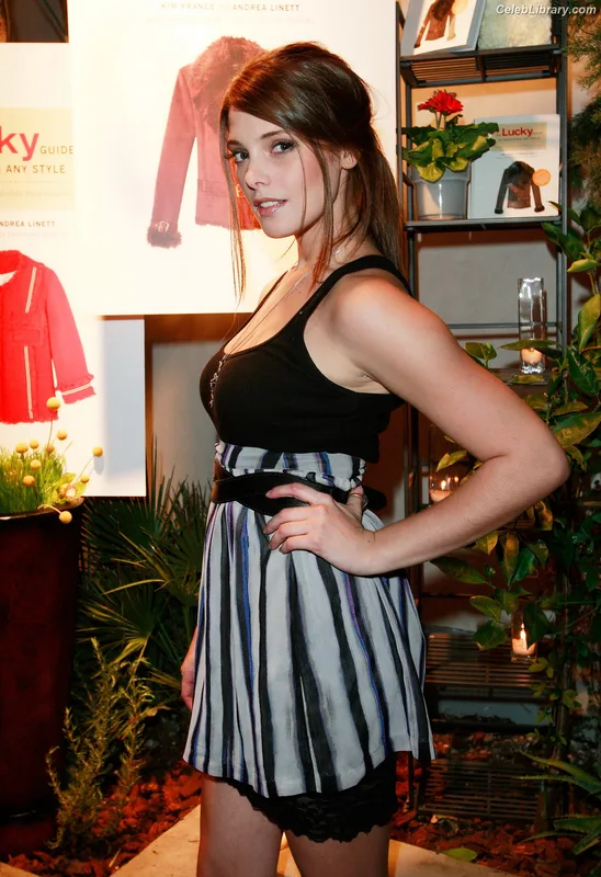 Ashley Greene photo 5 of 213