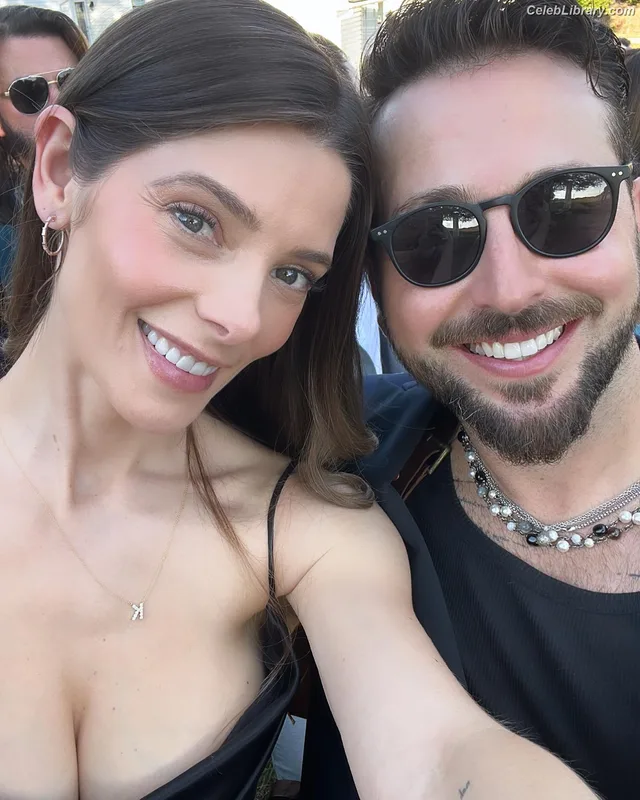 Ashley Greene photo 9 of 213