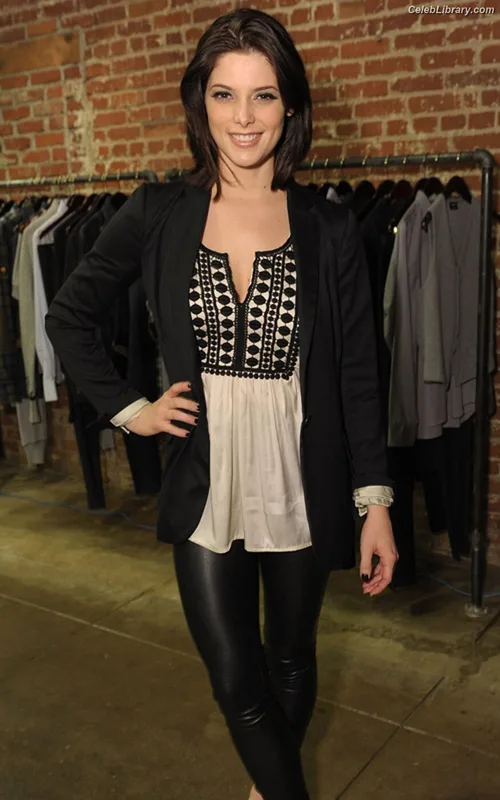 Ashley Greene photo 16 of 213