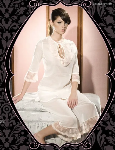 Ashley Greene photo 22 of 213