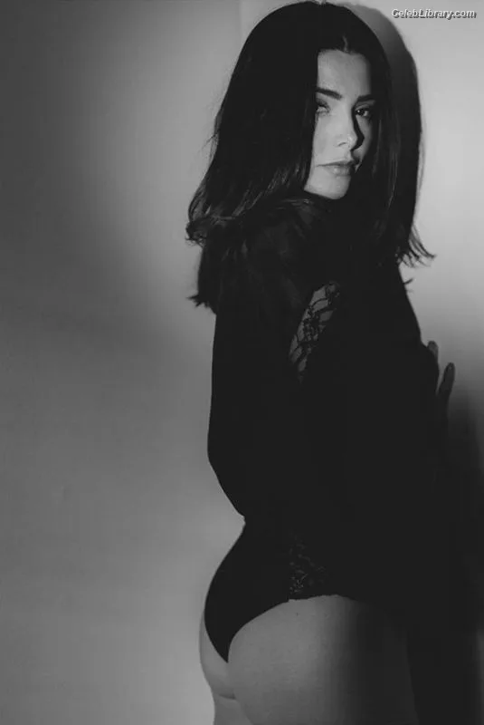 Ashley Greene photo 1 of 213