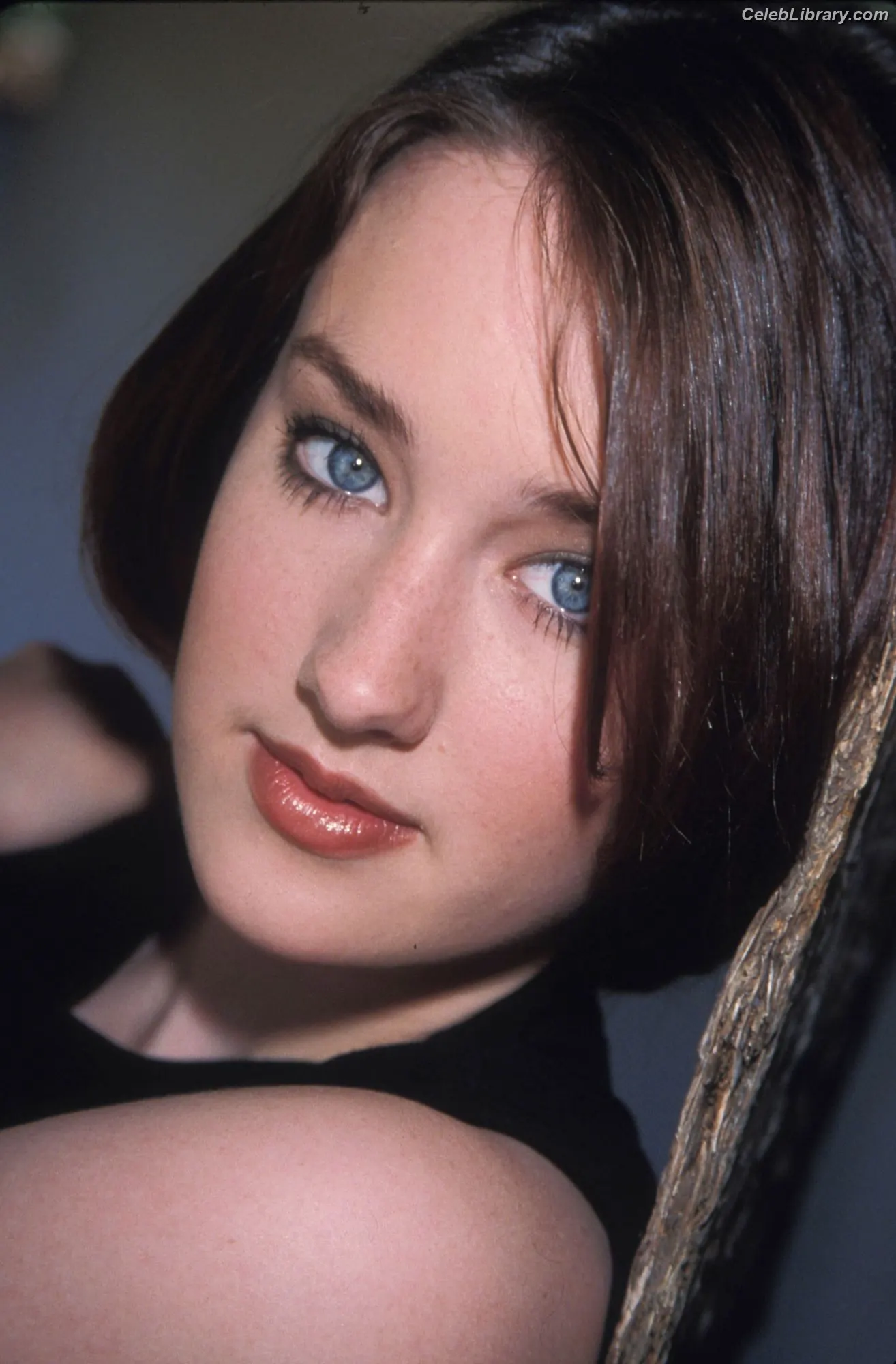 Ashley Johnson photo 4 of 191