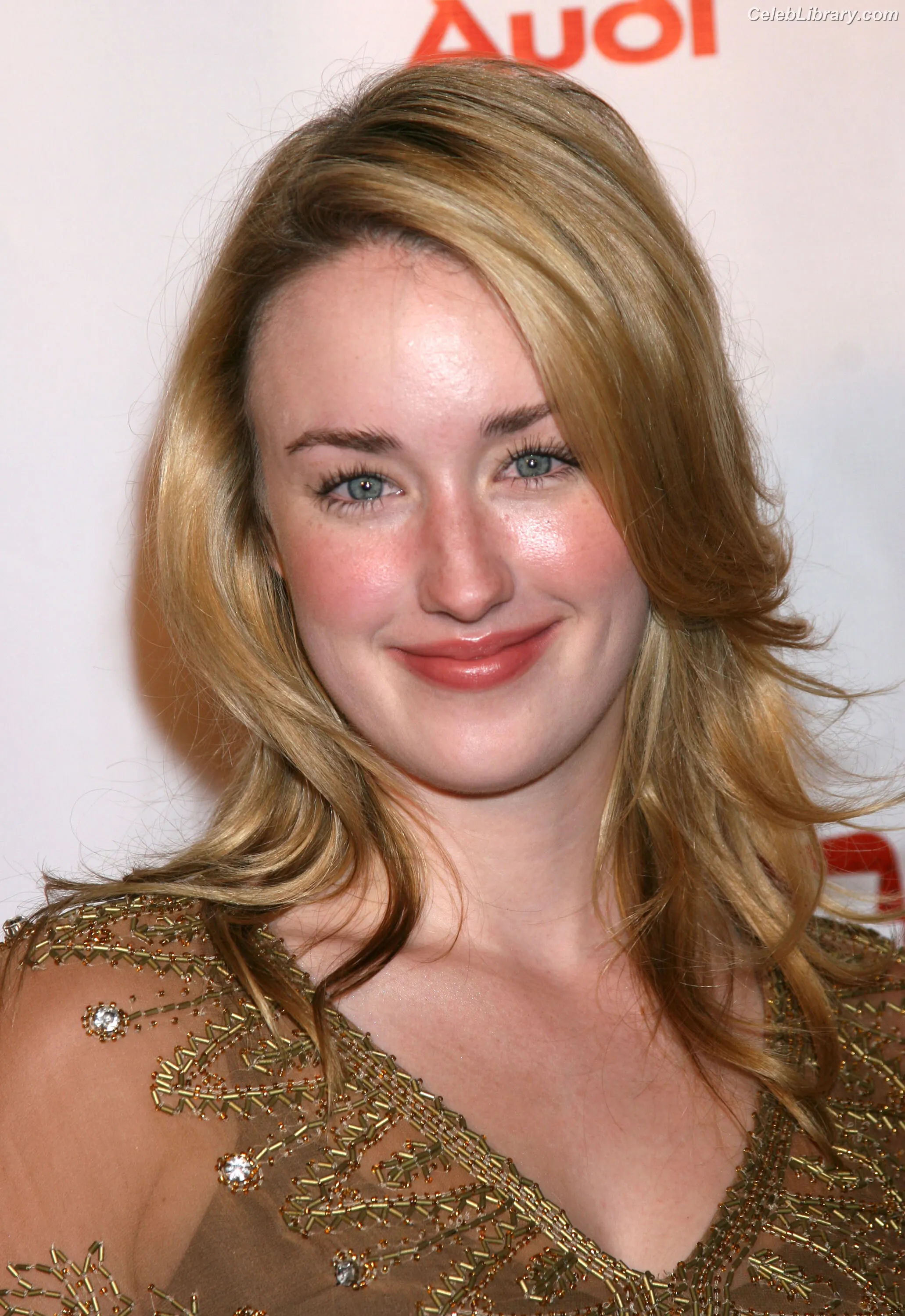 Ashley Johnson photo 15 of 191