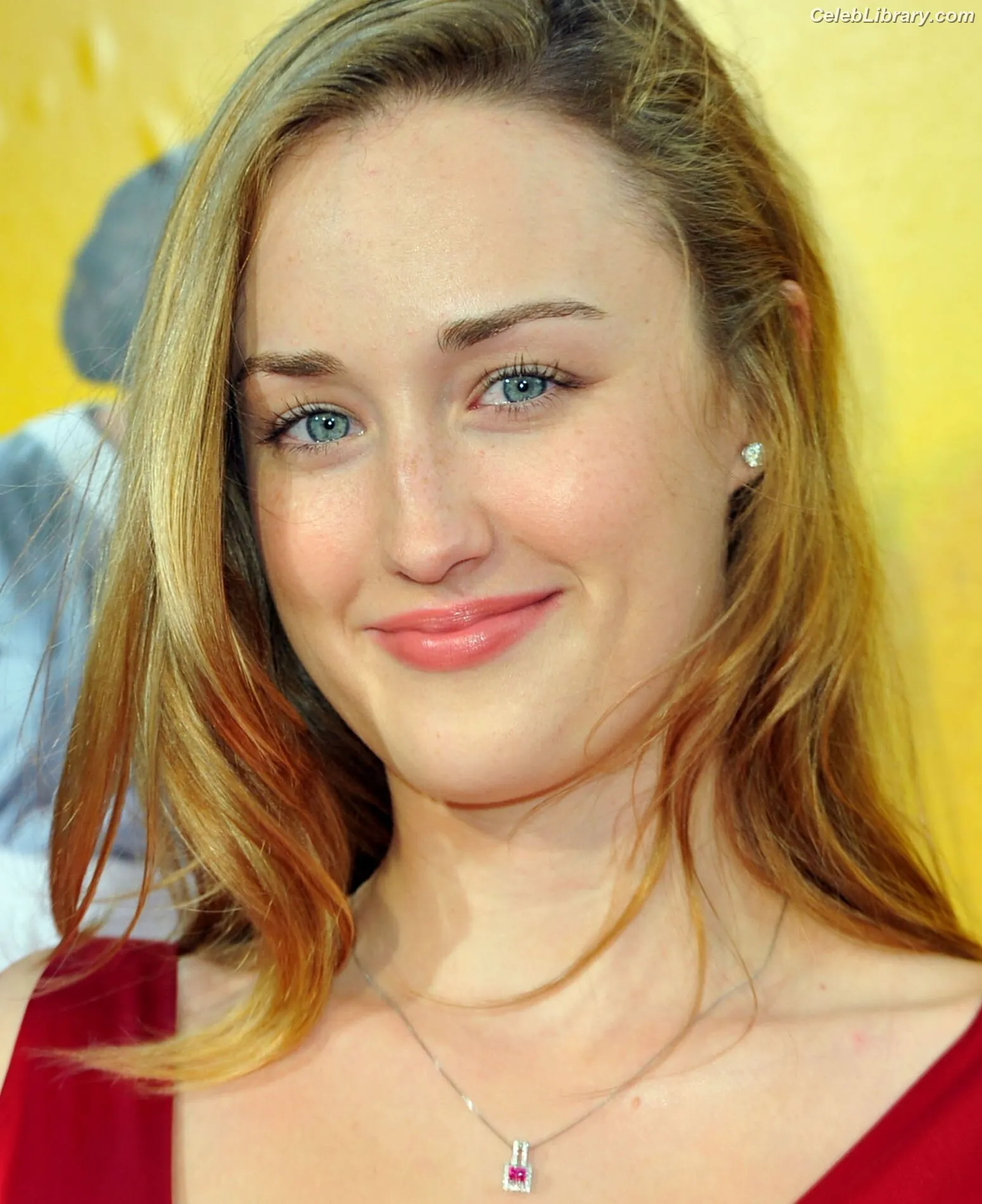 Ashley Johnson photo 10 of 191