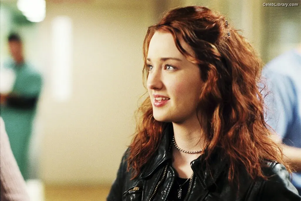 Ashley Johnson photo 20 of 191