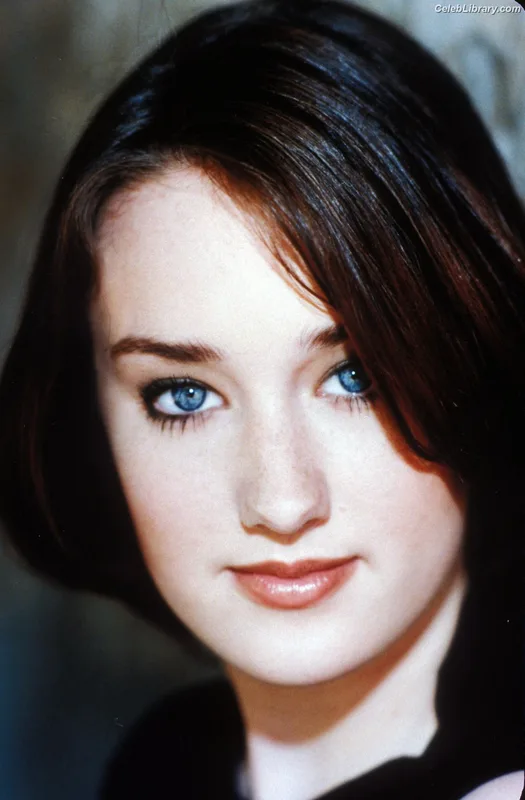 Ashley Johnson photo 5 of 192