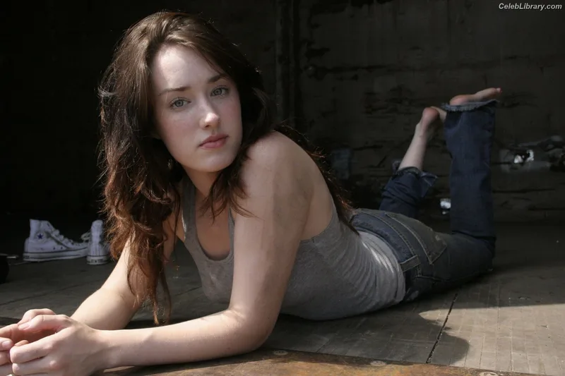 Ashley Johnson photo 23 of 192
