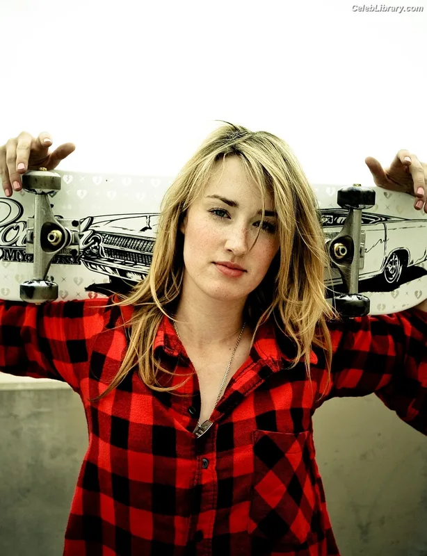 Ashley Johnson photo 1 of 192