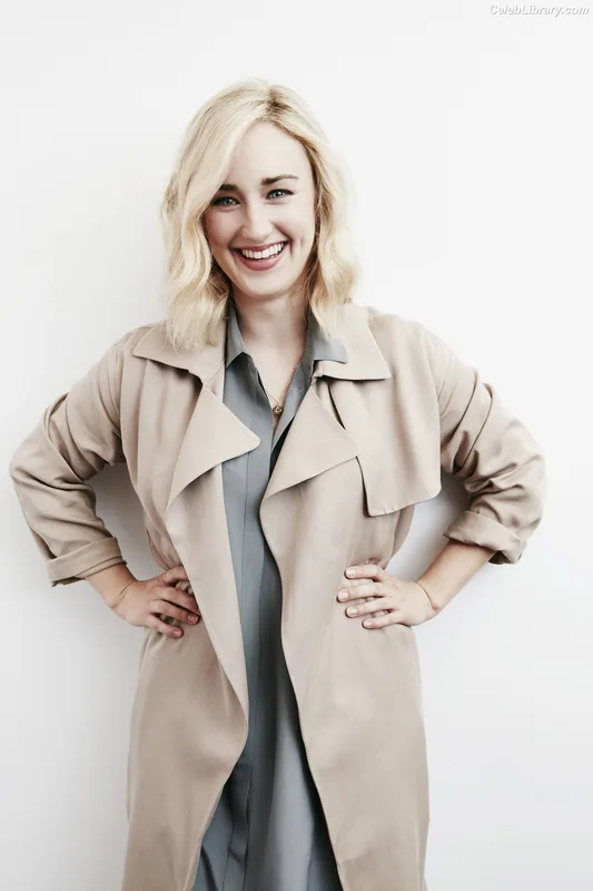 Ashley Johnson photo 5 of 192