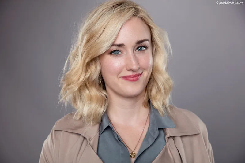 Ashley Johnson photo 10 of 192
