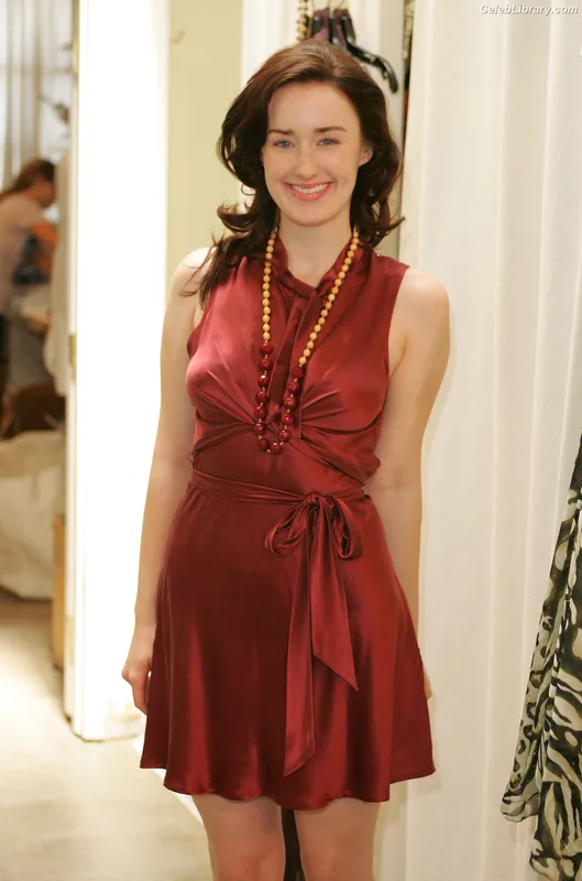 Ashley Johnson photo 2 of 192