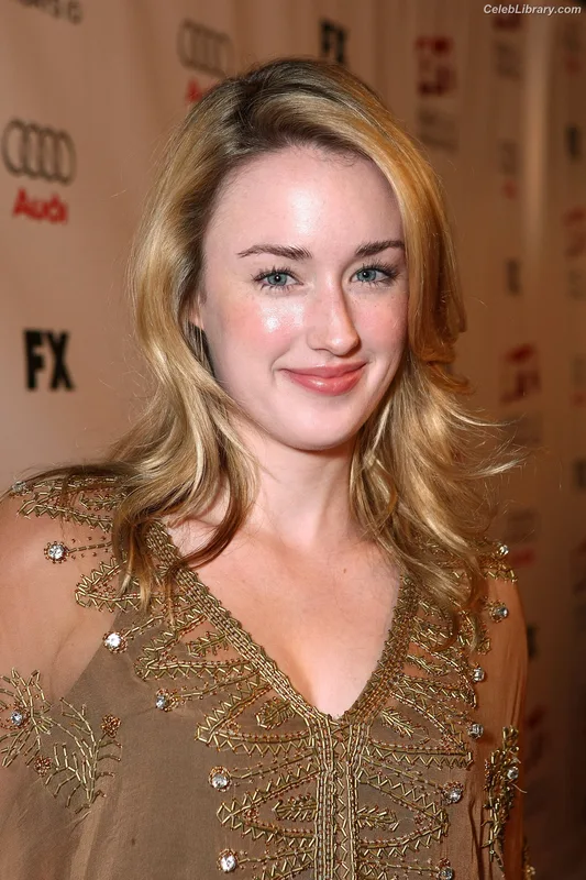 Ashley Johnson photo 10 of 192
