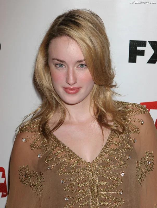 Ashley Johnson photo 11 of 192