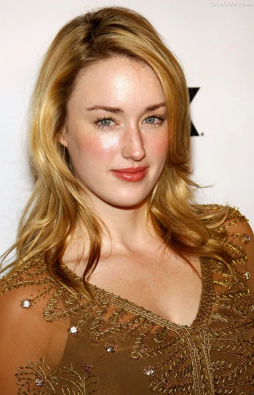 Ashley Johnson photo 12 of 192