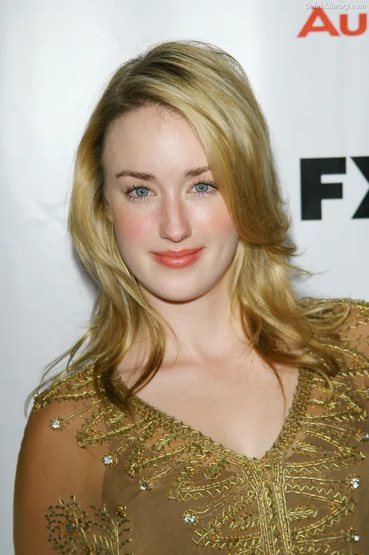 Ashley Johnson photo 13 of 192