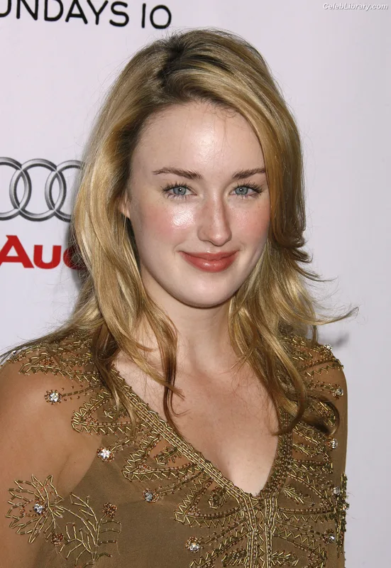 Ashley Johnson photo 14 of 192