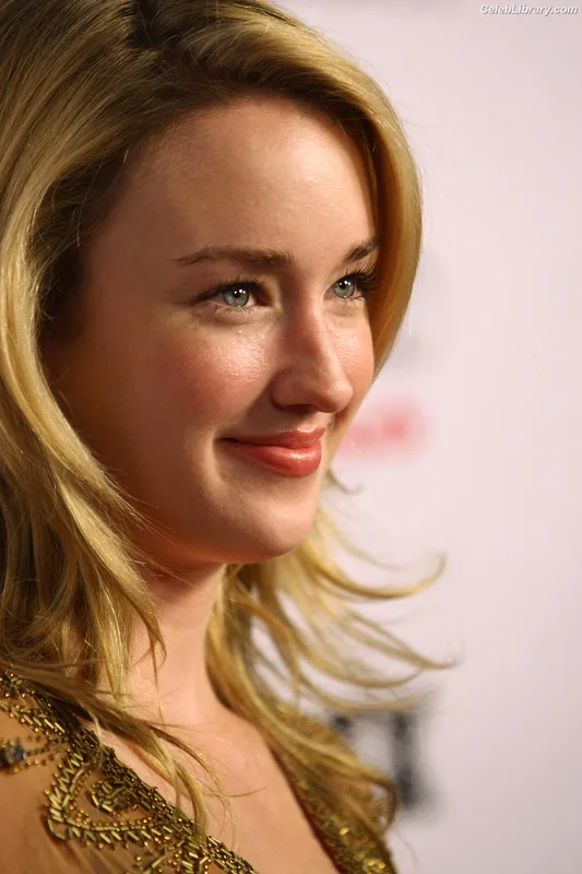 Ashley Johnson photo 16 of 192