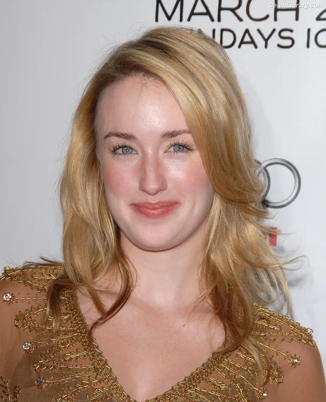 Ashley Johnson photo 20 of 192
