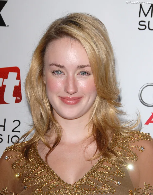 Ashley Johnson photo 21 of 192