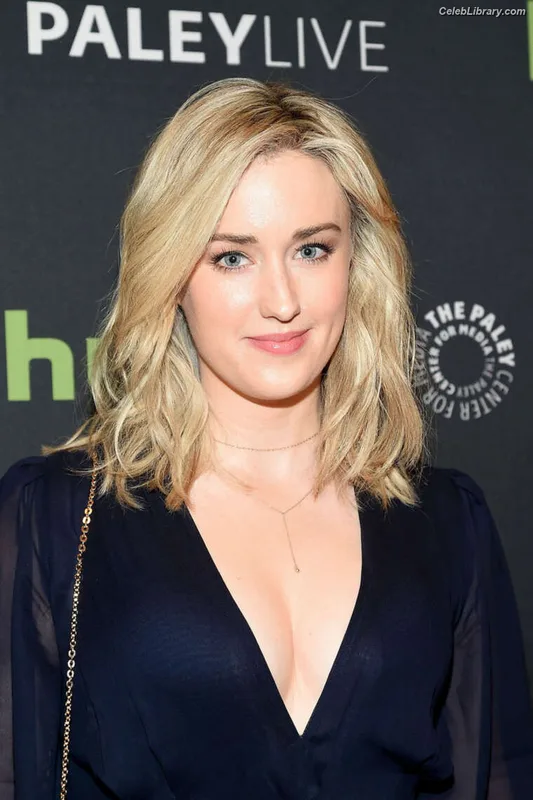 Ashley Johnson photo 11 of 192