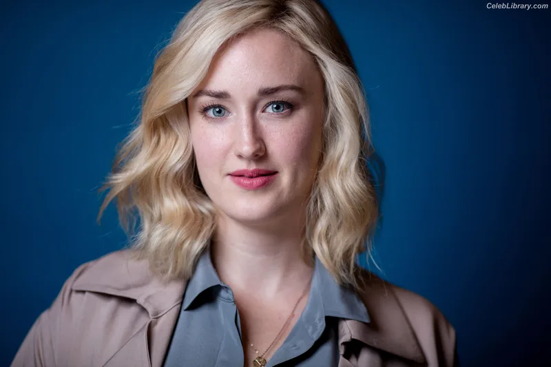Ashley Johnson photo 21 of 192