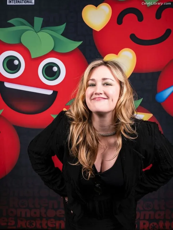 Ashley Johnson photo 3 of 192
