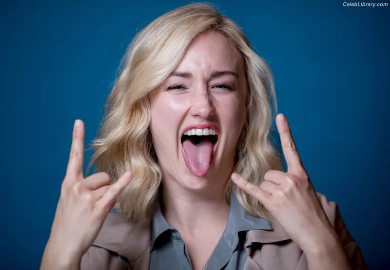 Ashley Johnson photo 6 of 192