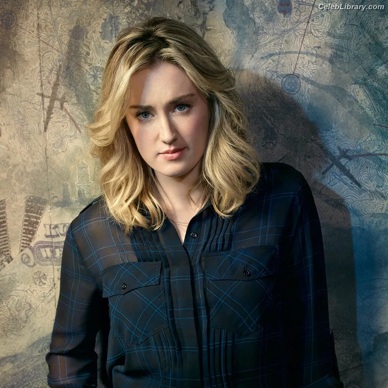 Ashley Johnson photo 7 of 192