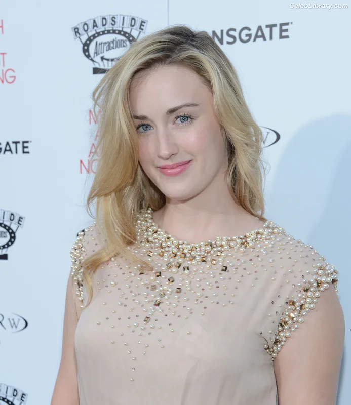 Ashley Johnson photo 13 of 192