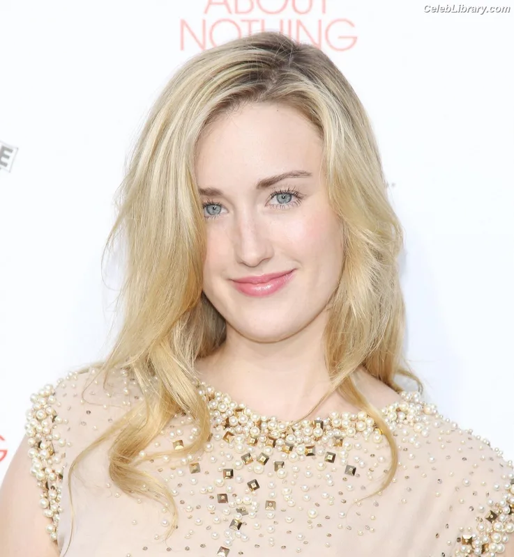 Ashley Johnson photo 15 of 192