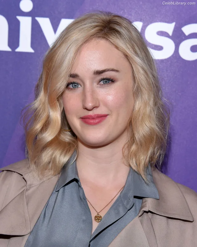 Ashley Johnson photo 3 of 192