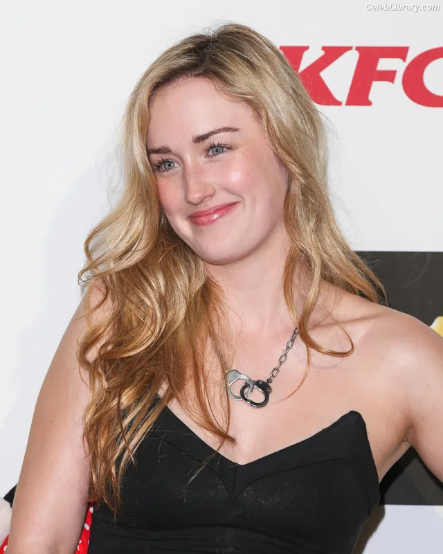 Ashley Johnson photo 15 of 192